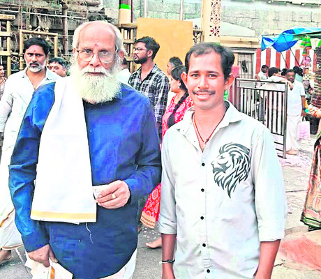 అమ్మవారి సేవలో మంత్రాలయం పీఠాధిపతి 2