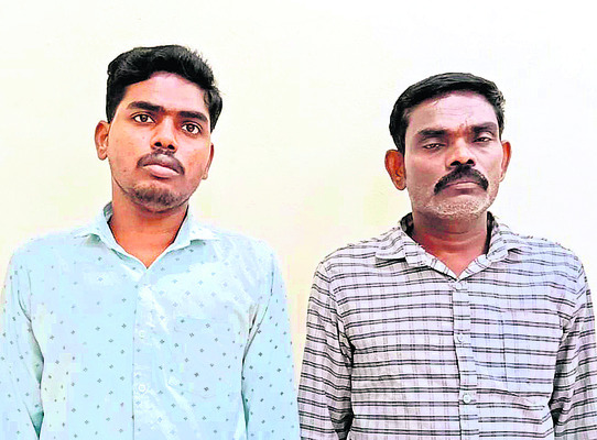 ఆగివున్న లారీని ఢీకొన్న కారు 
1