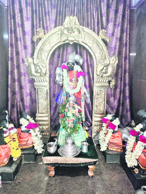 పార్క్‌ చేసిన కారుకు మంటలు 2