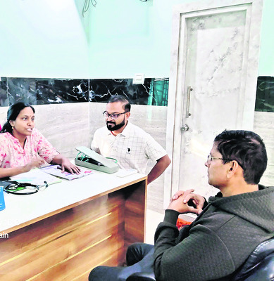 నర్సింగ్‌హోంలో  డీఎంహెచ్‌ఓ తనిఖీ 1