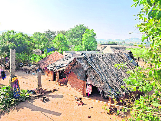 గుడిసెల్లో దుర్భర జీవితం 1