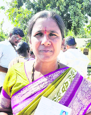 మంత్రి ఉత్తమ్‌ స్వగ్రామంలో  కాంగ్రెస్‌ మద్దతుదారు విజయం1