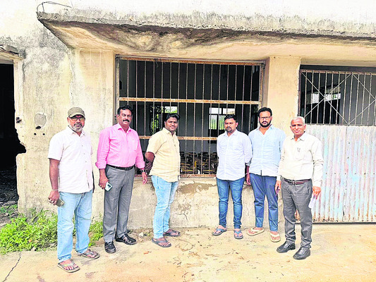 అనుమతుల్లేని గ్యాస్‌ ఏజెన్సీపై కేసు 1