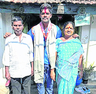 వైకల్యాన్ని అధిగమించి... ఆటలో రాణించి.. 1