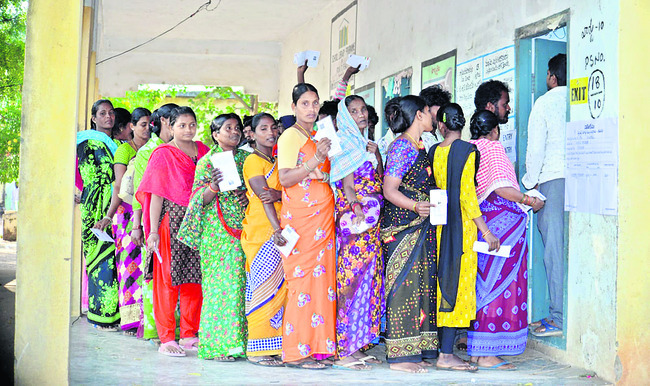 తొలి విడత పంచాయతీ ఎన్నికల్లో 89.69 శాతం పోలింగ్‌ 2