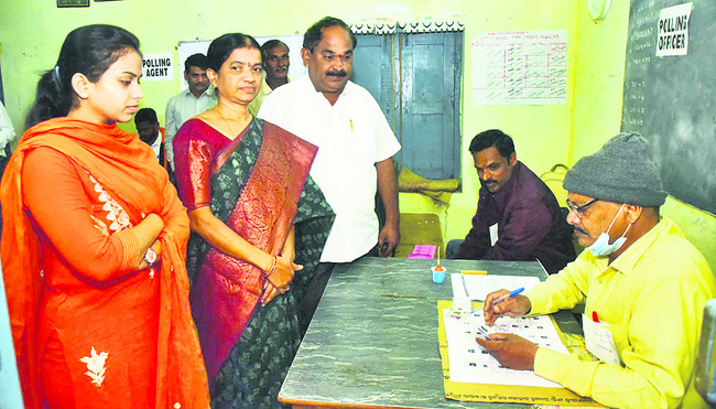 ఓటెత్తిన పల్లె2