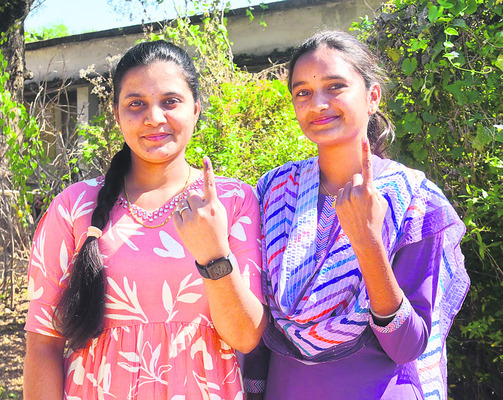 ఓటెత్తిన పల్లె1