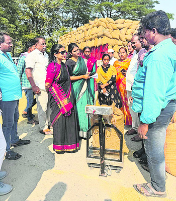 రైతులకు ఇబ్బంది లేకుండా ధాన్యం కొనుగోళ్లు 1
