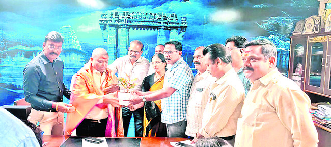 డీఈఓగా గిరిరాజ్‌గౌడ్‌  బాధ్యతల స్వీకరణ1