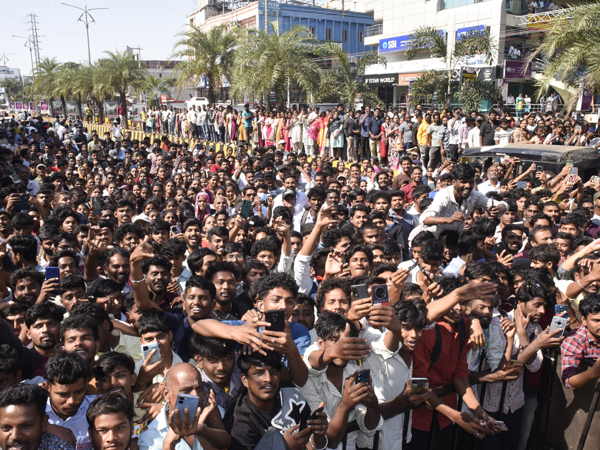 Actress Nidhhi Agerwal At Vizianagaram Photos12