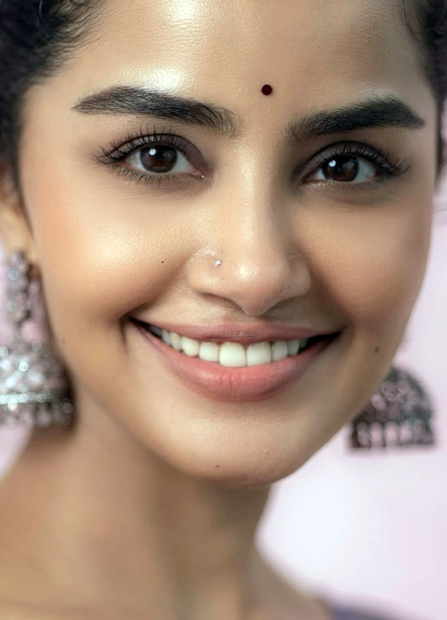 Anupama Parameswaran looks stunning in saree (photos)11