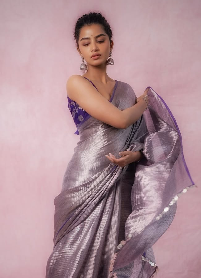 Anupama Parameswaran looks stunning in saree (photos)4