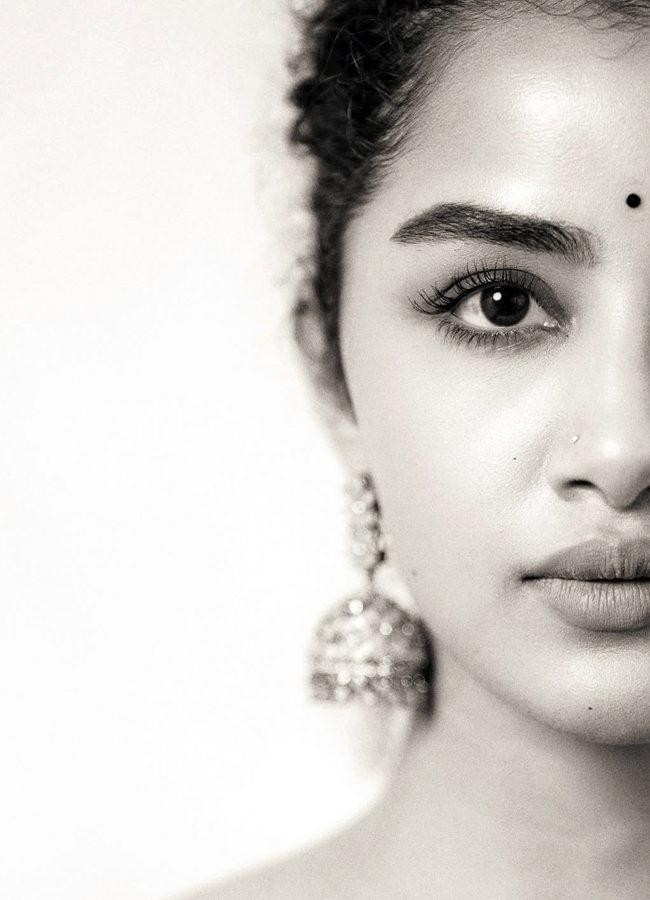 Anupama Parameswaran looks stunning in saree (photos)5