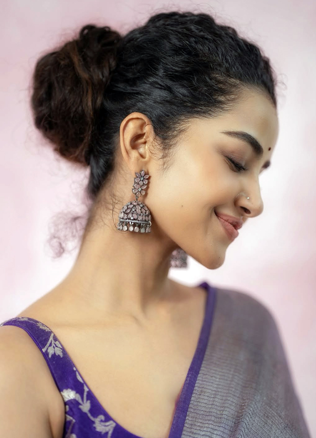 Anupama Parameswaran looks stunning in saree (photos)6