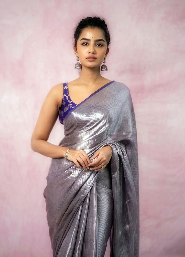 Anupama Parameswaran looks stunning in saree (photos)7