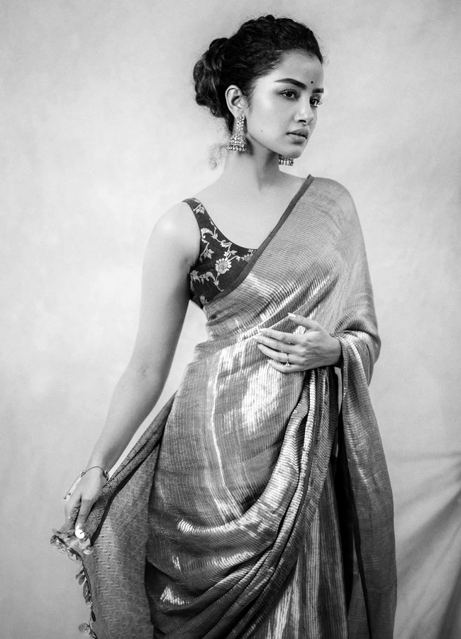 Anupama Parameswaran looks stunning in saree (photos)9