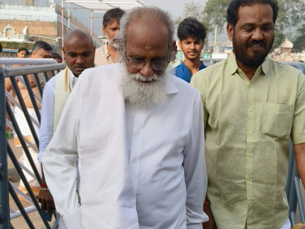 Film celebrities visit Lord Venkateswara Tirumala Photos16