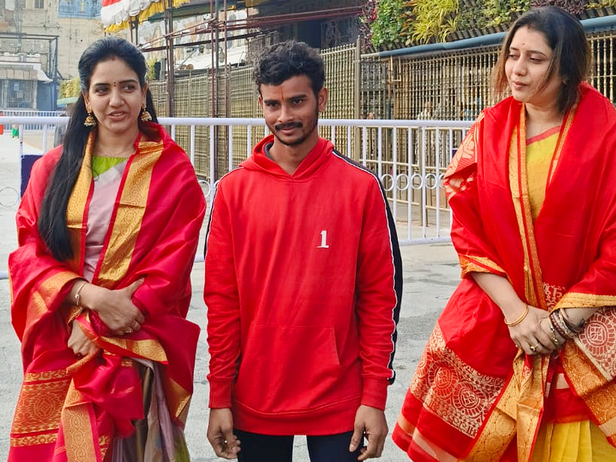 Film celebrities visit Lord Venkateswara Tirumala Photos5