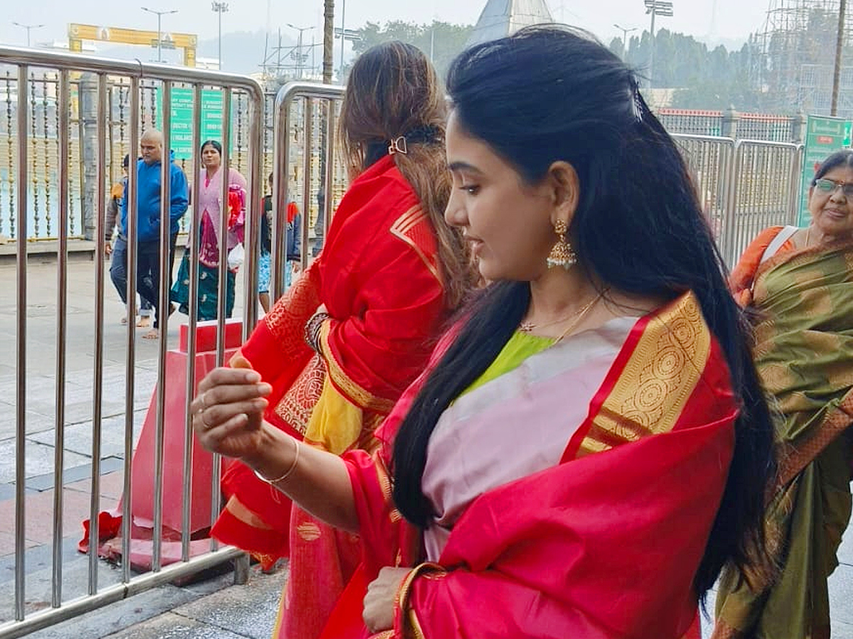 Film celebrities visit Lord Venkateswara Tirumala Photos9
