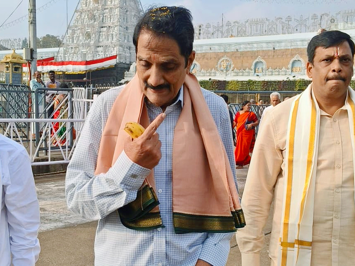 Film celebrities visit Lord Venkateswara Tirumala Photos19
