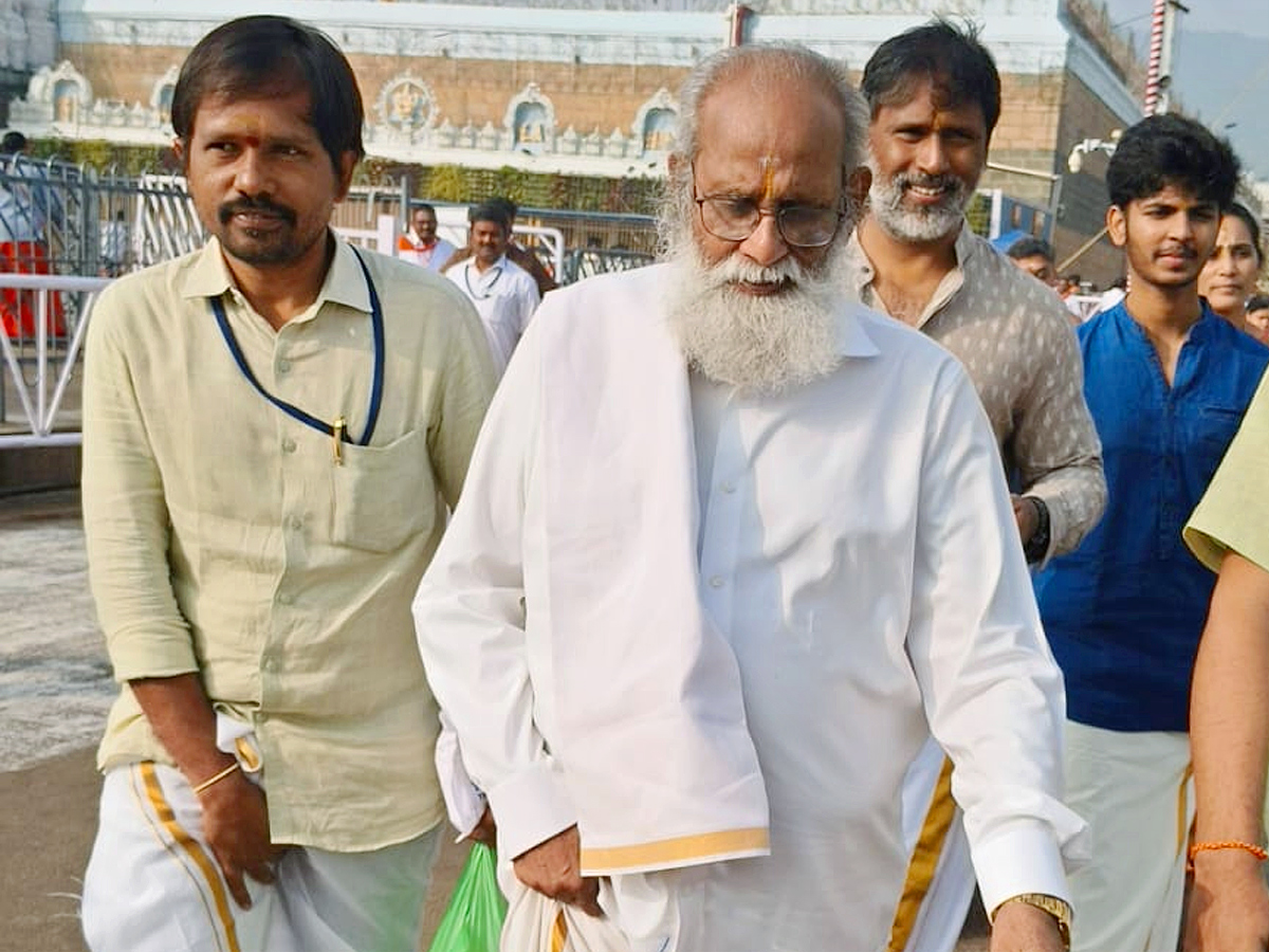 Film celebrities visit Lord Venkateswara Tirumala Photos12