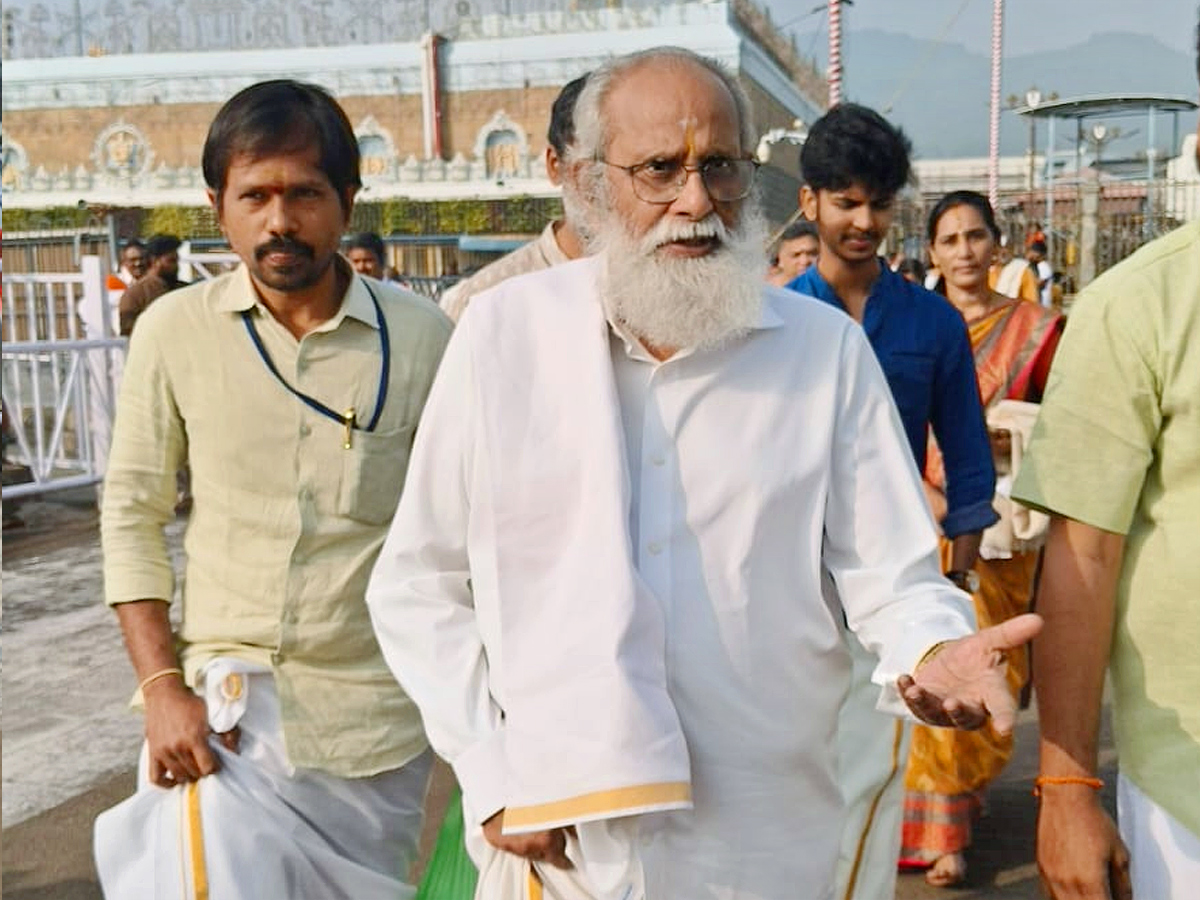 Film celebrities visit Lord Venkateswara Tirumala Photos13