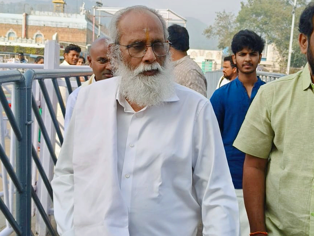 Film celebrities visit Lord Venkateswara Tirumala Photos15