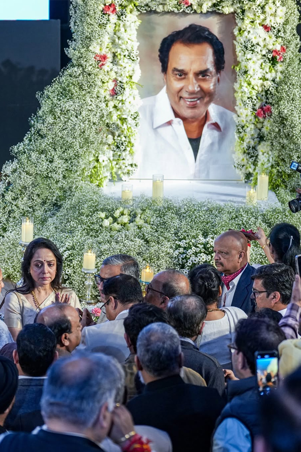 Hema Malini Hosts prayer meet for Dharmendra In Delhi Photos2