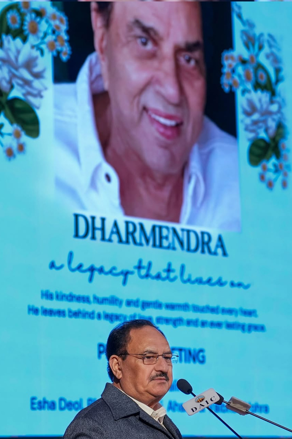 Hema Malini Hosts prayer meet for Dharmendra In Delhi Photos6