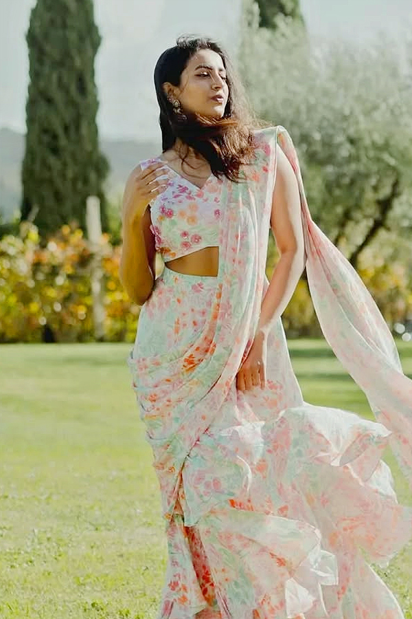 Telugu Actress Niharika konidela looks absolutely stunning In these latest pictures5