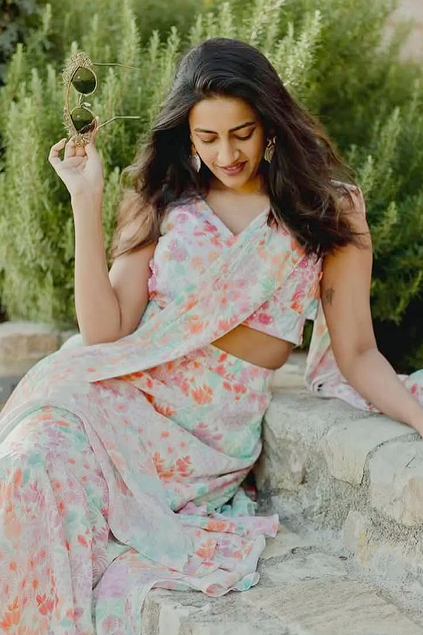 Telugu Actress Niharika konidela looks absolutely stunning In these latest pictures6