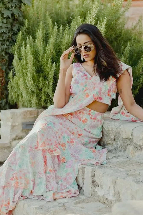 Telugu Actress Niharika konidela looks absolutely stunning In these latest pictures7