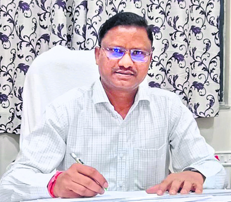 పాఠశాలల్లో ఫర్నిచర్‌ సర్దుబాటు..1