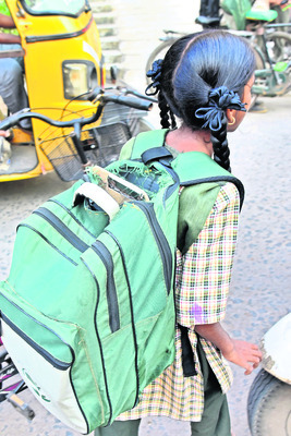 బ్యాగ్‌ మీద ఒట్టు.. నాణ్యత తీసికట్టు 1