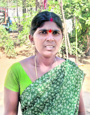 నాడు మామ.. నిన్న అత్త.. నేడు కోడలు... 1