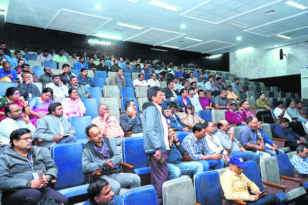 ప్రజల కోసం హెల్ప్‌డెస్క్‌ 1