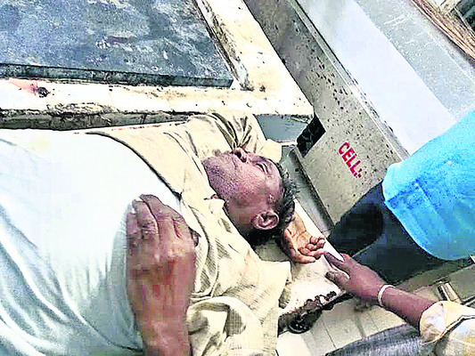 రిమ్స్‌ మార్చురీలో గుర్తు తెలియని వ్యక్తి మృతదేహం  3