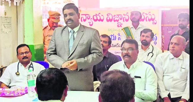 రోగులకు నాణ్యమైన   వైద్య సేవలందించాలి2