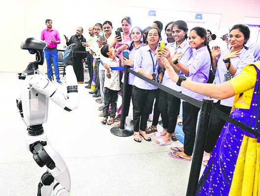 సందడిగా ‘సమ్మిట్‌’ ప్రాంగణం1