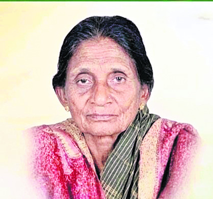 తల్లి వార్డుమెంబర్‌..కొడుకు సర్పంచ్‌1