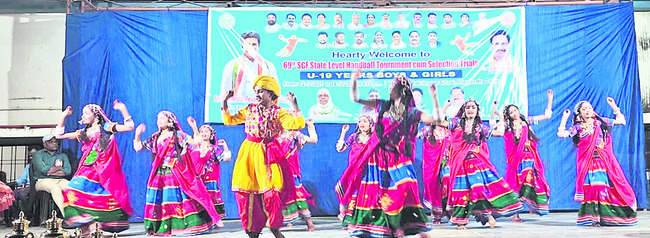 అట్టహాసంగా హ్యాండ్‌బాల్‌ టోర్నీ 1