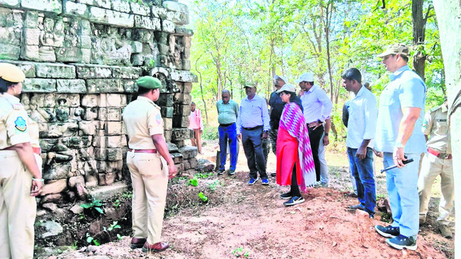 అభివృద్ధి పనులు  ఆకర్షణీయంగా చేపట్టాలి
1