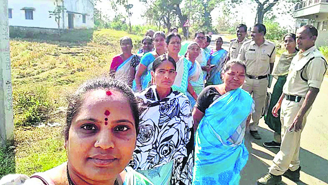 మేము నేరస్తులం కాదు బాబూ..  
1