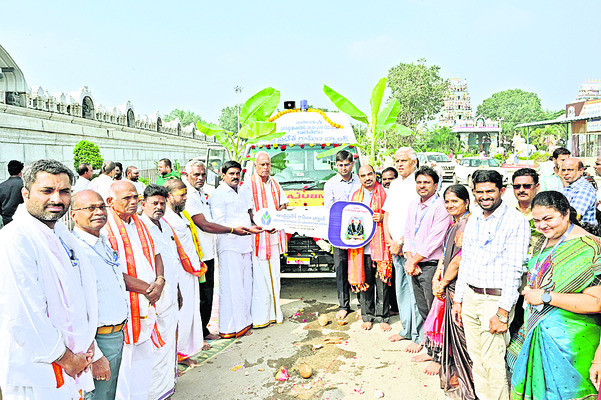చిరుత దాడిలో దూడ మృతి 
1