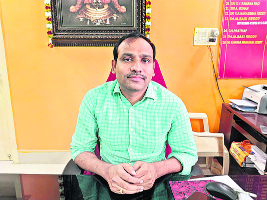 చిరుత దాడిలో దూడ మృతి 
2