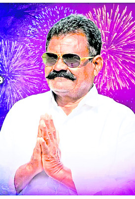 స్వతంత్ర అభ్యర్థిగా నిలిచి..
1