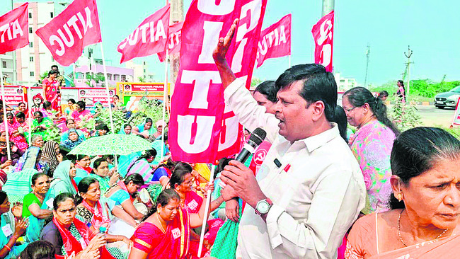 అంగన్‌వాడీలతో పెట్టుకుంటే..అధోగతే1