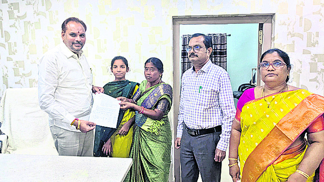 కారుణ్య నియామకపత్రం అందజేత2