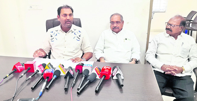 పంచాయతీ ఎన్నికల్లో బీఆర్‌ఎస్‌, బీజేపీ కుమ్మక్కు 
2