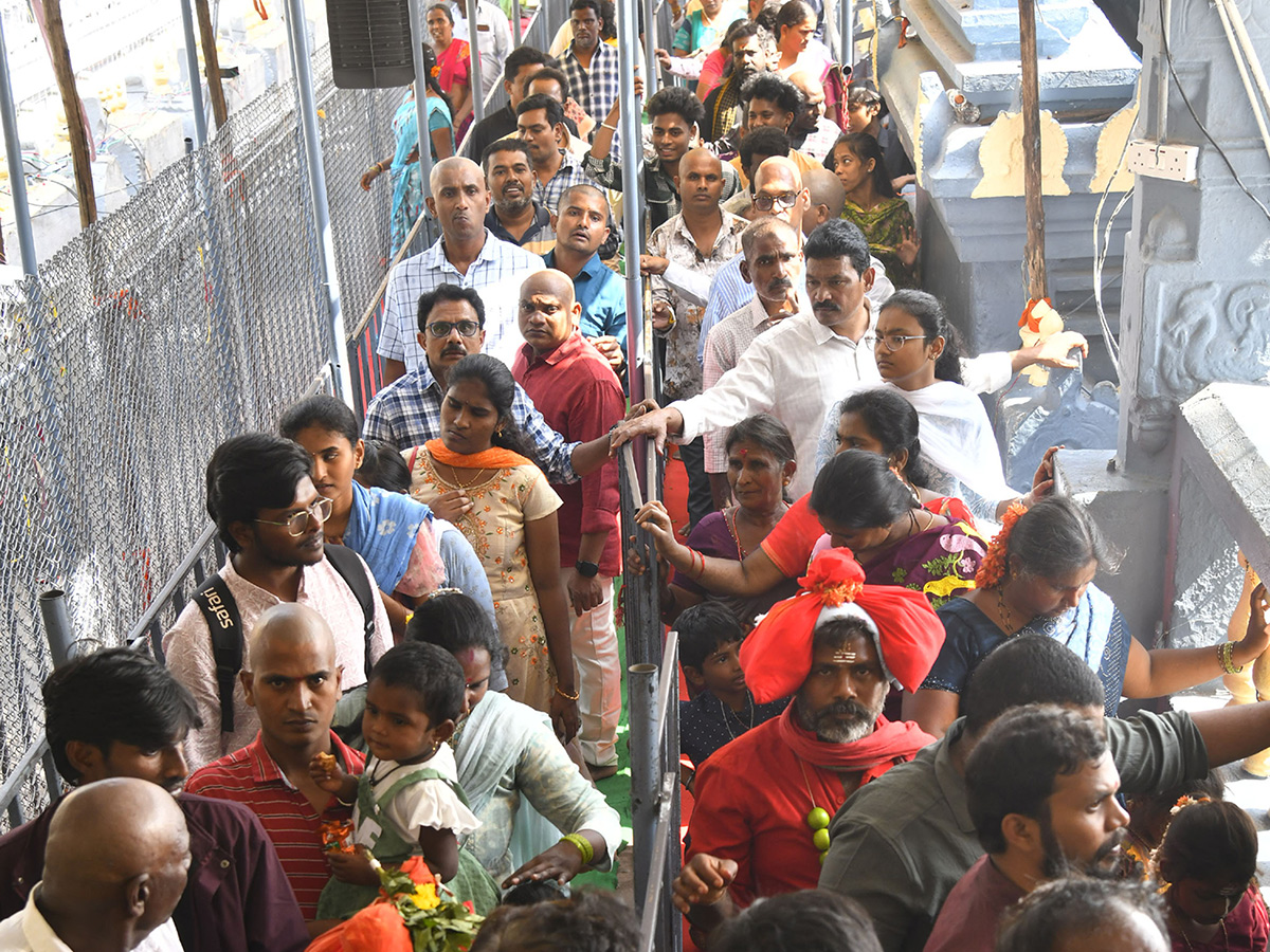 Heavy Rush of Bhavani Deeksha Viraman on Indrakeeladri10